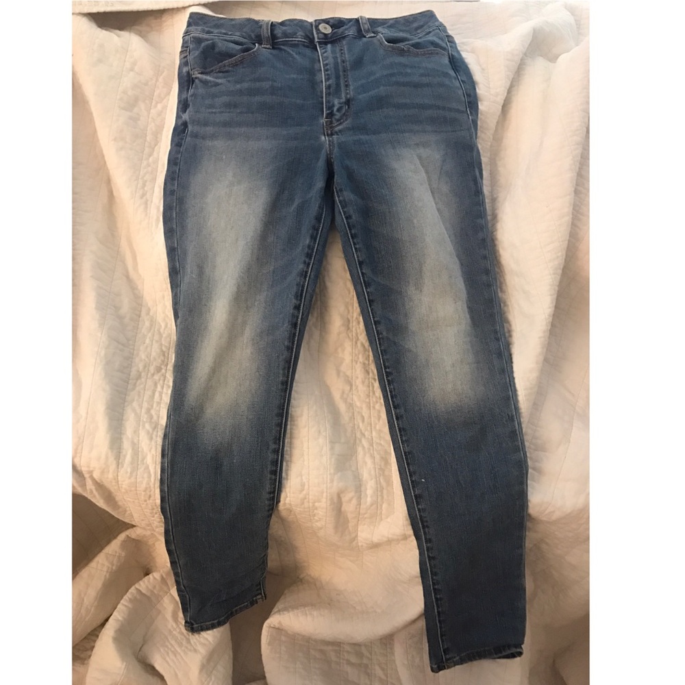 Size 10, short light wash denim jeggings!